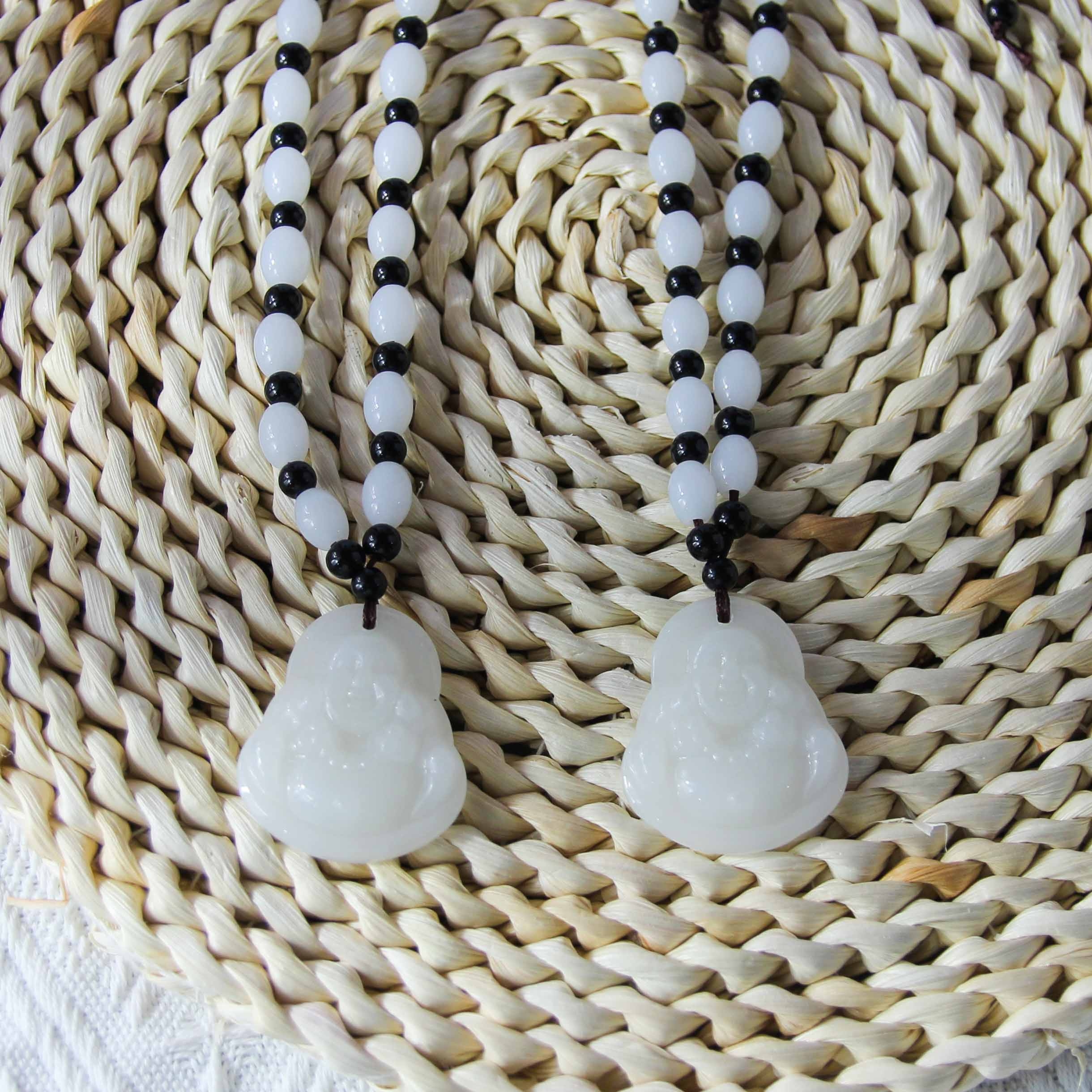 Collar de Buda Negro y Blanco 3