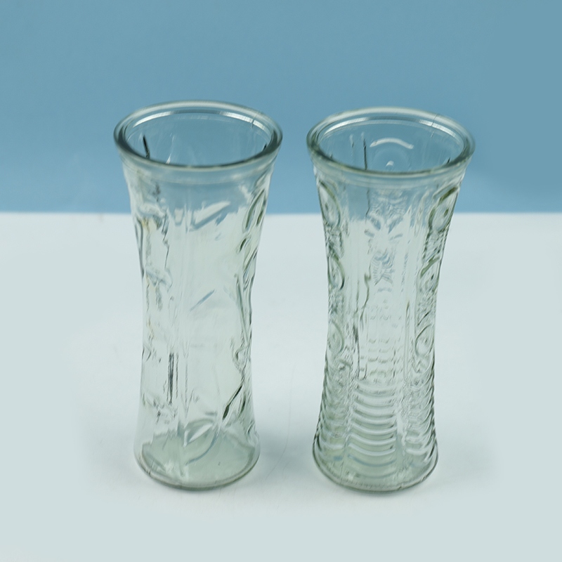 2 Yuan Glass Vase 2
