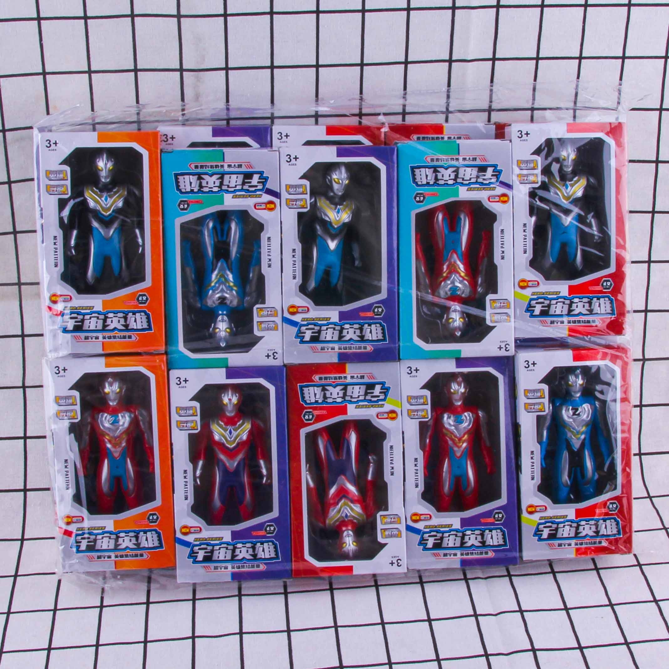 3809-35 Cosmic Hero Ultraman 4