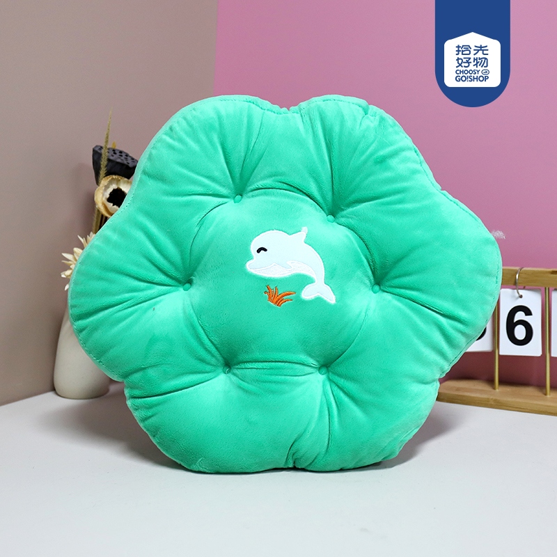 Petal Round Cushion