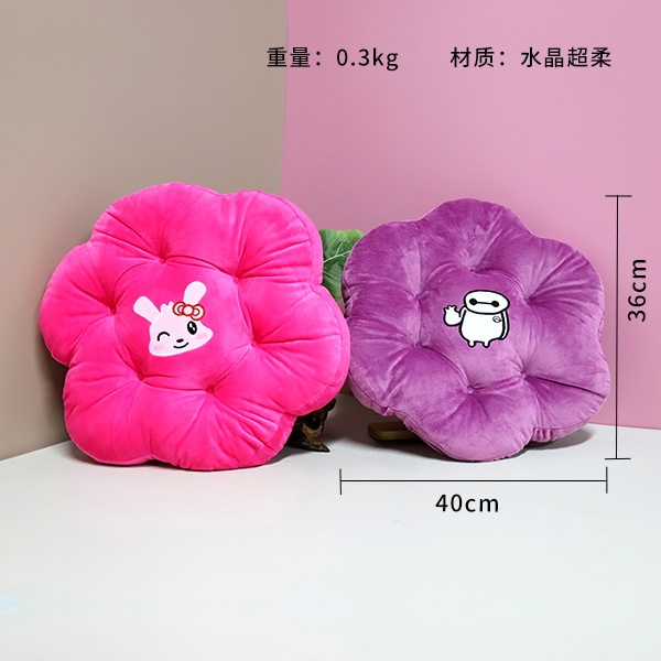 Petal Round Cushion 3