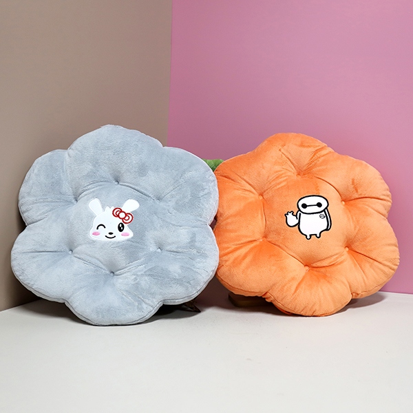 Petal Round Cushion 4