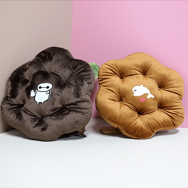 Petal Round Cushion 5