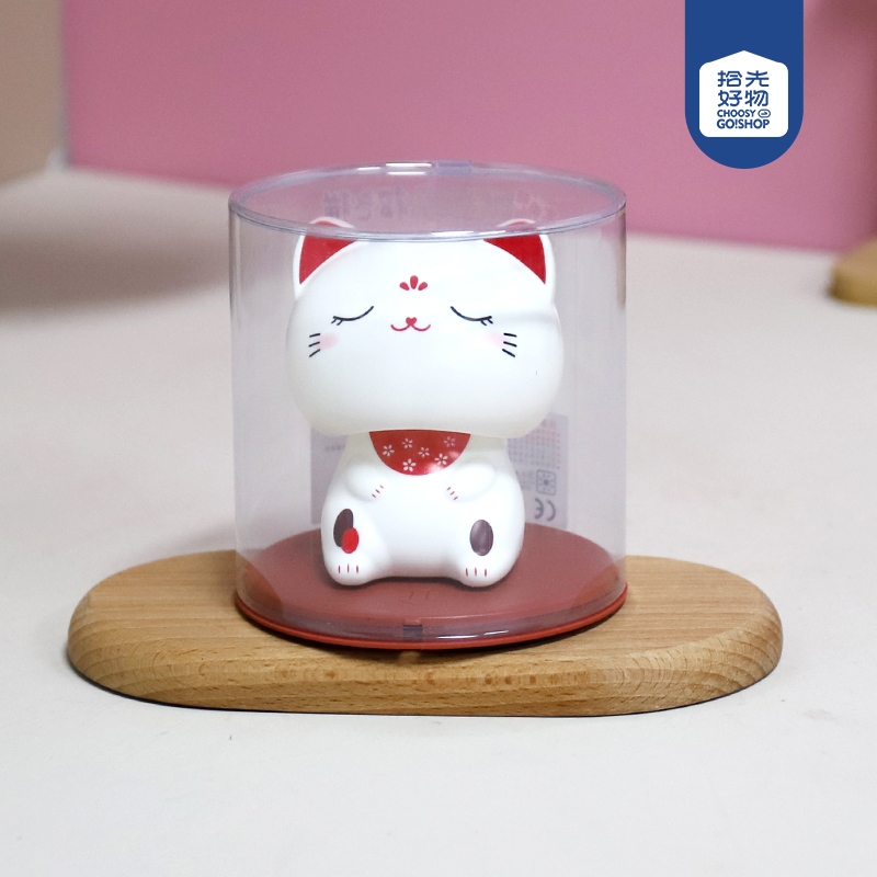 23073-1 Solar Big Head Lucking Cat Ornaments (Squinting)