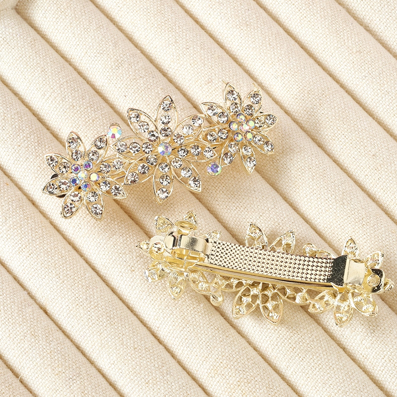 Simple Moda Tres Flores Clip Horizontal 4
