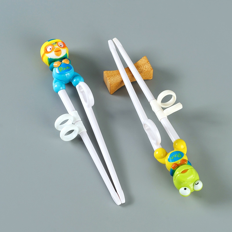 9081 Dibujos Animados Niños Que Aprenden Palillos 3