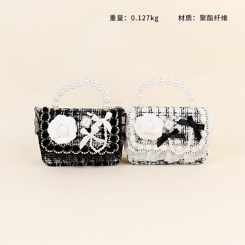 8802 Check Chain Fragrance Tote 2
