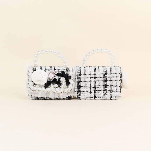 8802 Check Chain Fragrance Tote 4
