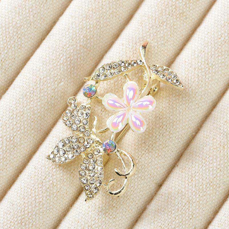 Broche de Flores de Mariposa de Diamante 4