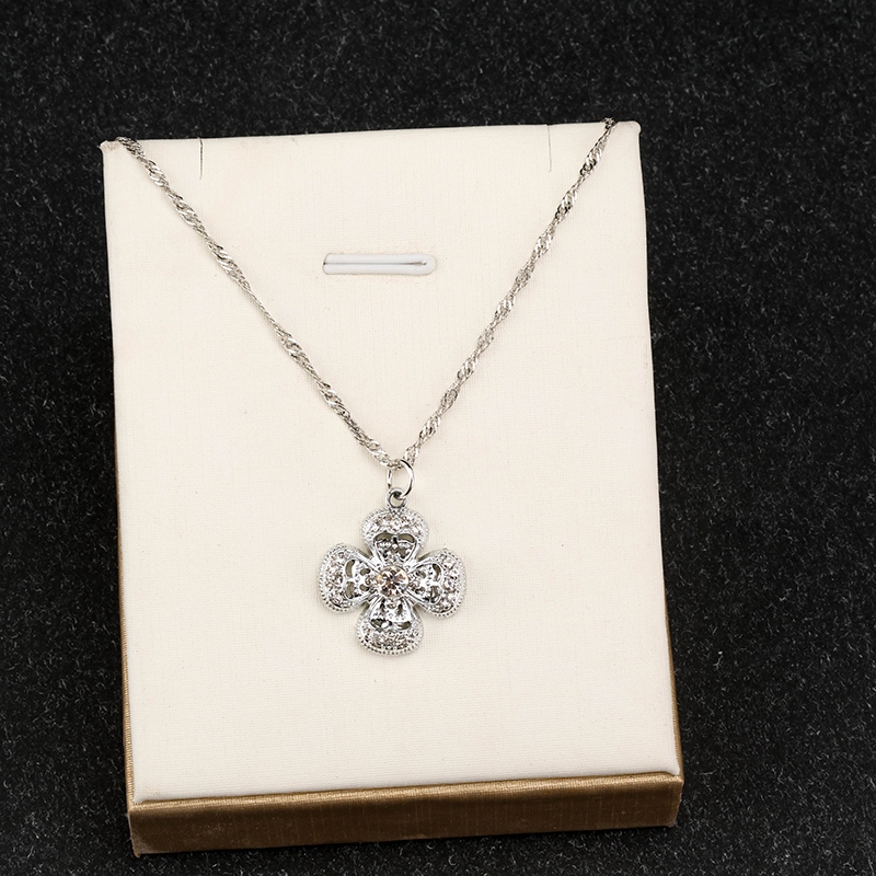 Collar de Petal Rhinestone 3