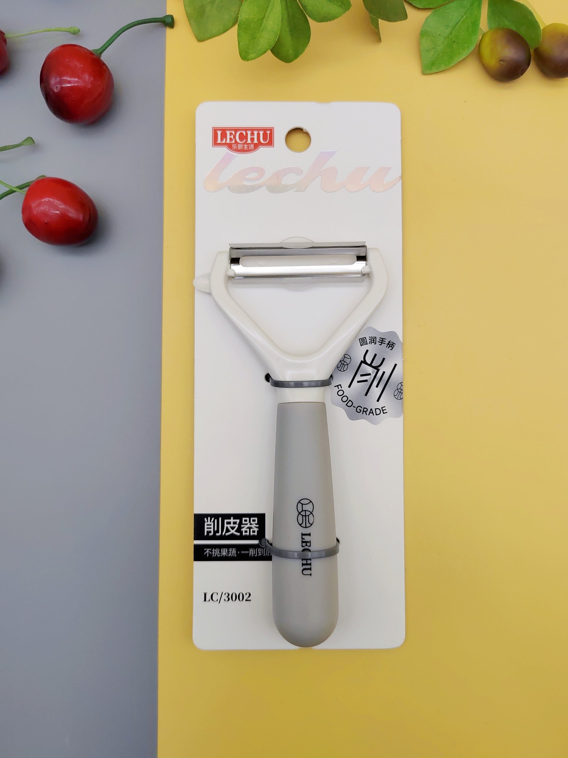 Le Chef 3002 Two-color Y-shaped Peeler 2