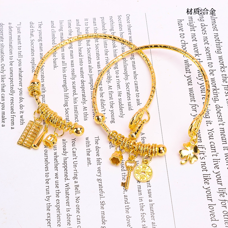 Pulsera de Bobina de Apertura de Tres Colgante