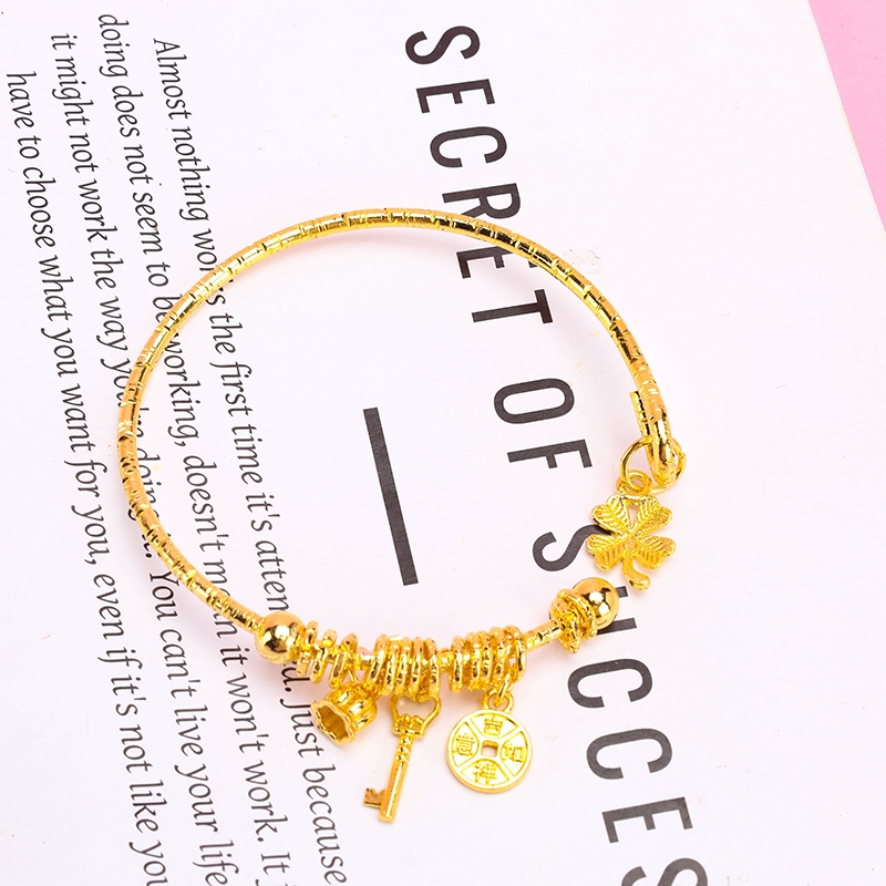 Pulsera de Bobina de Apertura de Tres Colgante 4