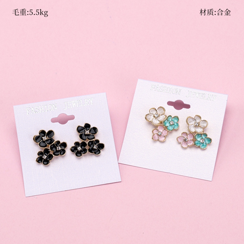Pequeños Pendientes de Tres Flores Frescas