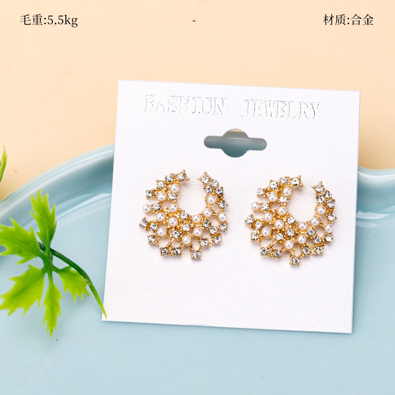 Pendientes Llenos de Diamantes Con Forma de C