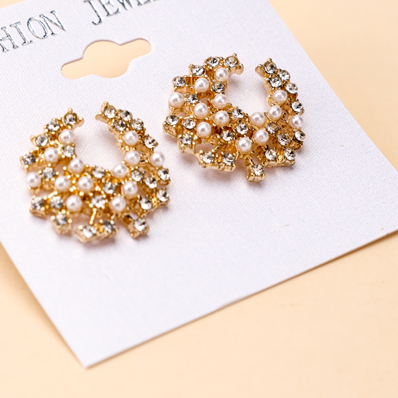 Pendientes Llenos de Diamantes Con Forma de C 3