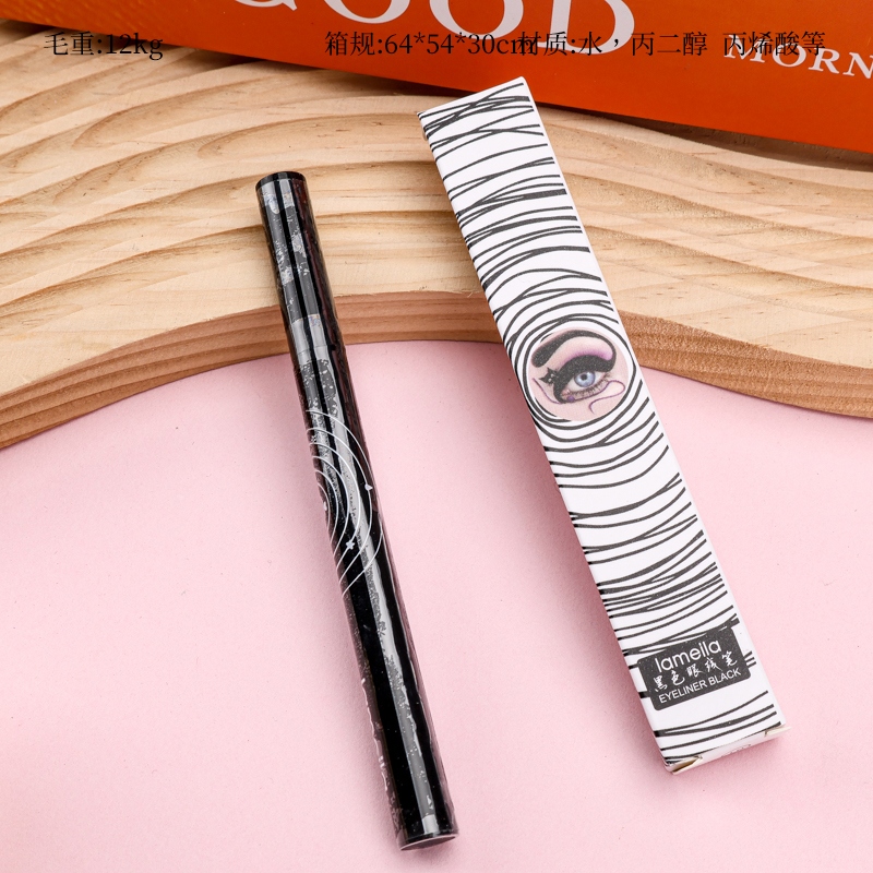 952 Eyeliner 2