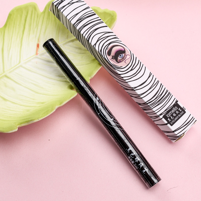952 Eyeliner 3