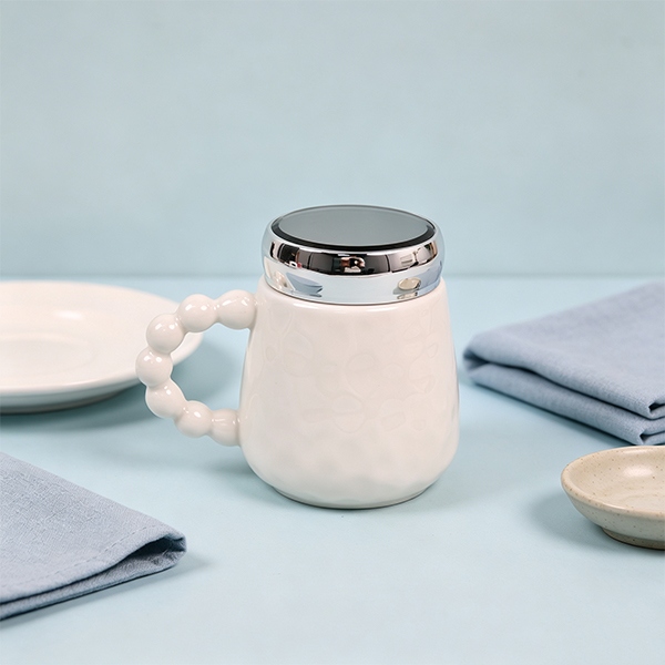 Las Perlas Llevan el Espejo a la Taza de Cerámica 3