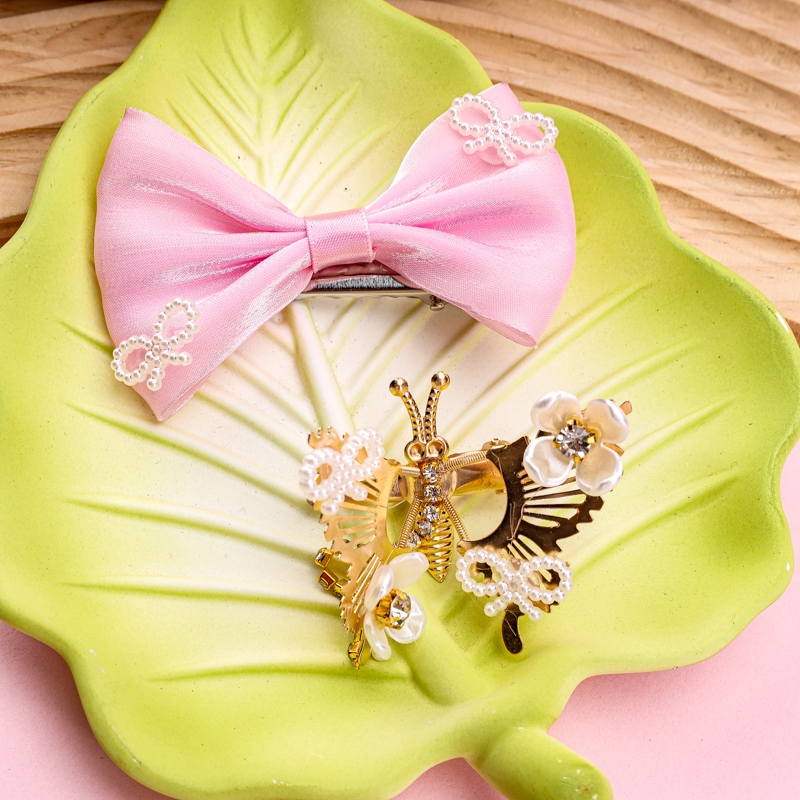 Una Caja Llena de Mariposas Vibradoras y Patos 3