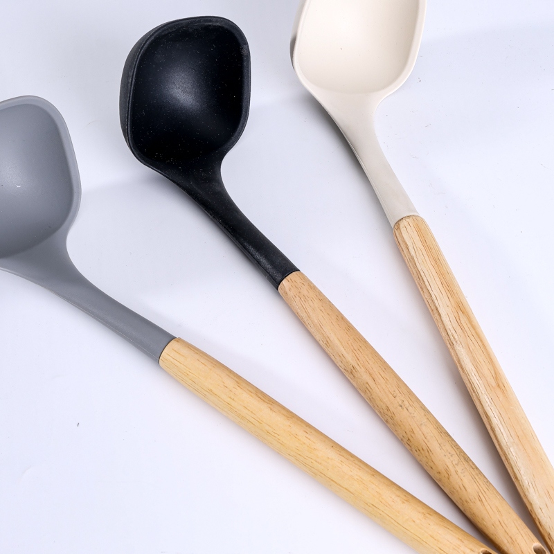 Cuchara de Sopa Cuadrada de Silicona de Valor Con Mango de Madera 4