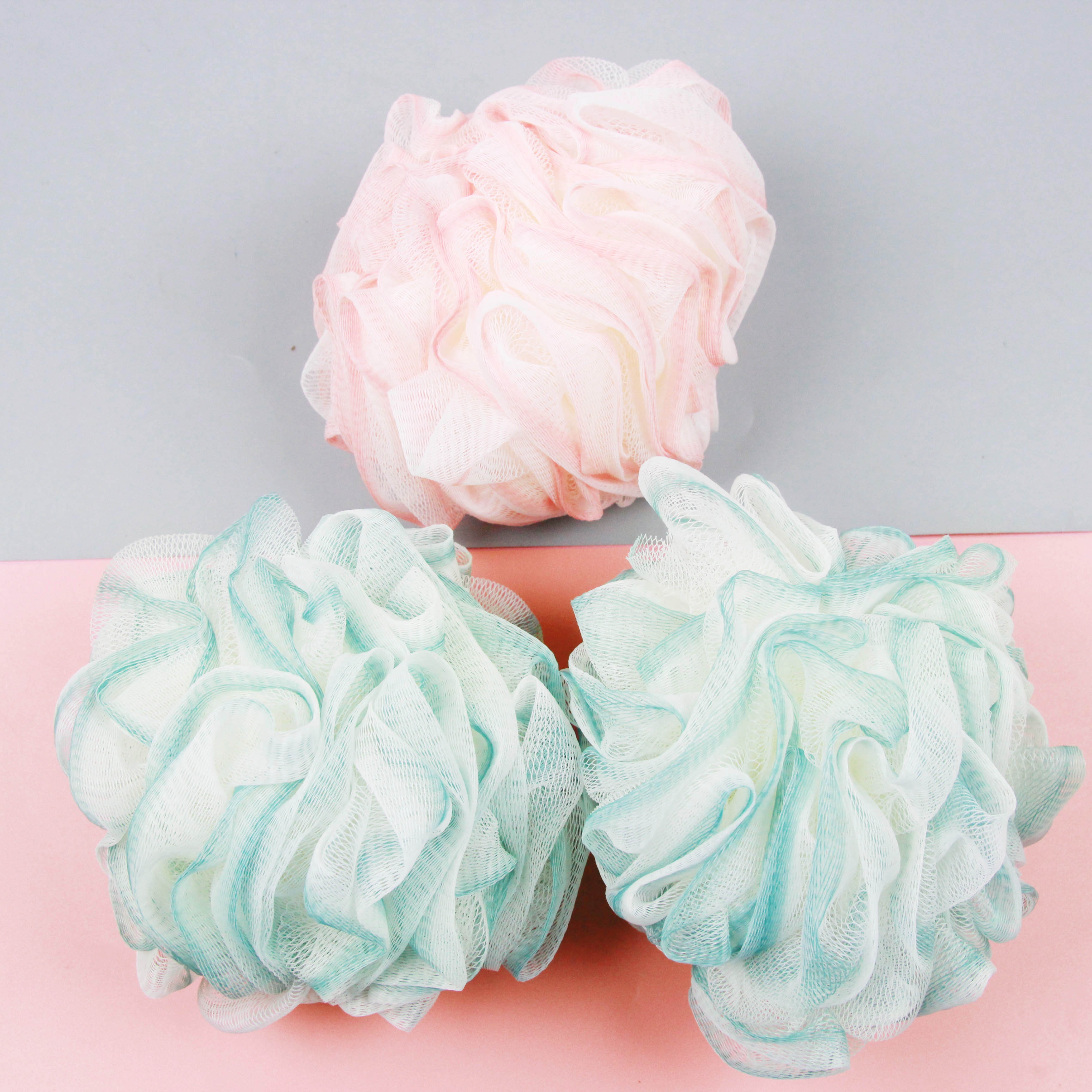 Cubo de Flores de Baño de Tres Colores