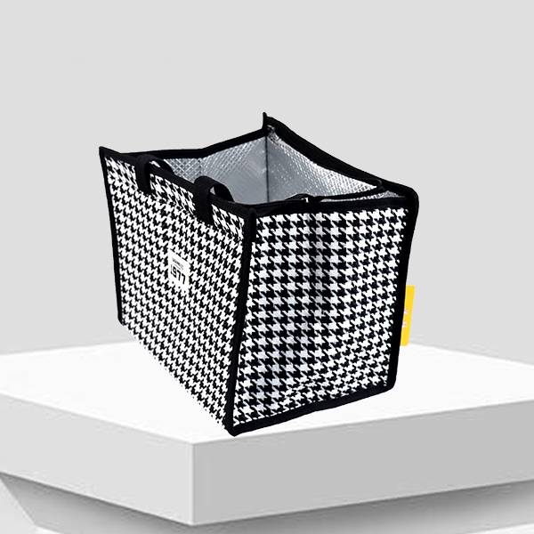 1977 Houndstooth Tote 6