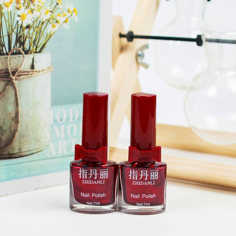 Refiriéndose Al Vino Danli Tinto Nail Polish 4